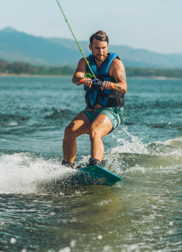Wakeboard, surf,
tube & flyboard.